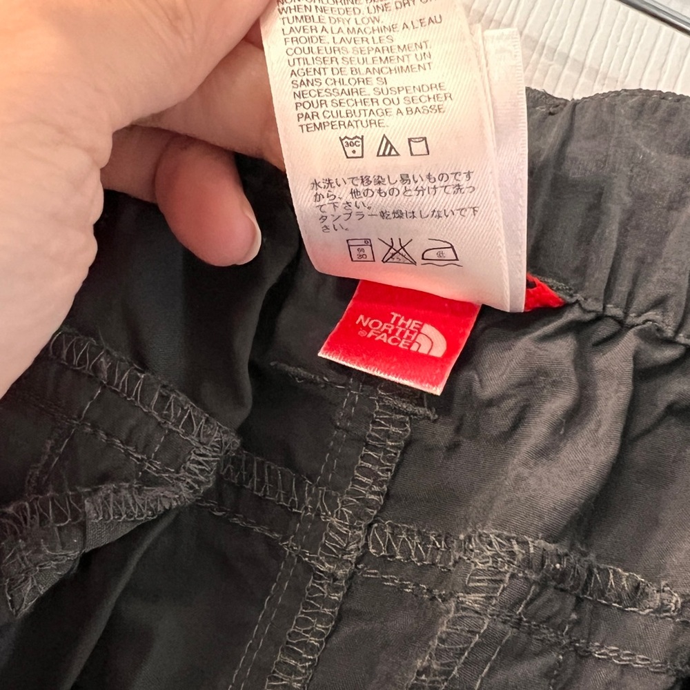 The North Face Men's Dark Gray Cargo Pants Zip- off Convertible Pants - Picture 10 of 13